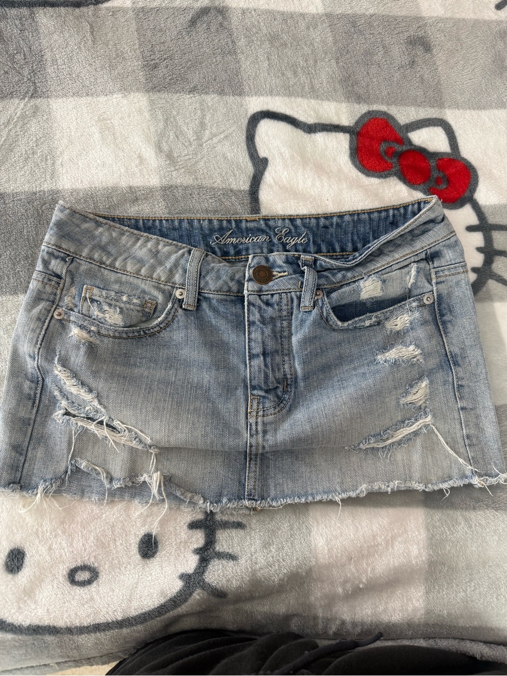 Vintage American Eagle Outfitters mini skirt 
Size 2 from 2011 y2k denim mino